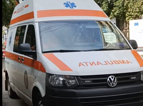 Tineri atacatori cu bâte și pietre la o ambulanță din Cluj