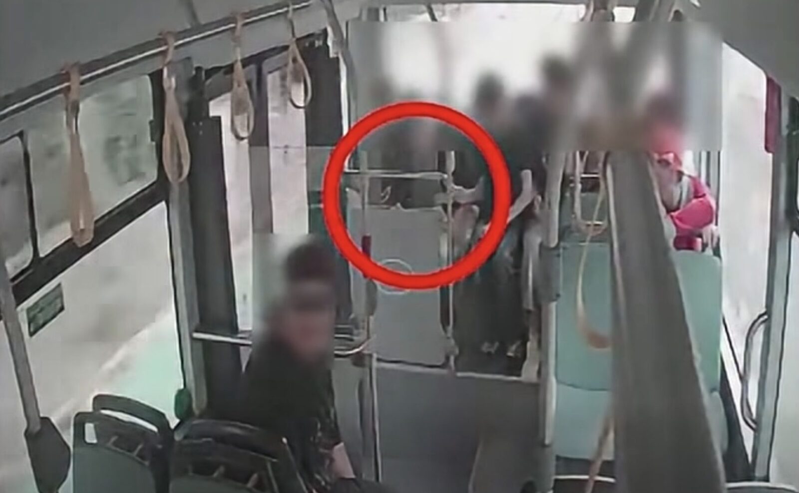 Bacău: Autobuze electrice, vandalizate în prima zi. Primarul avertizează
