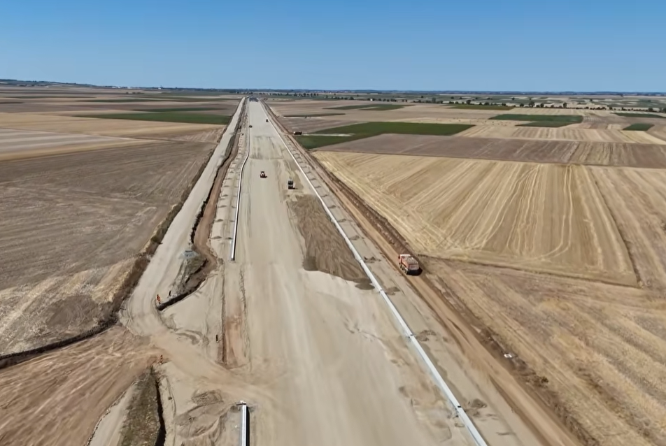 Autostrada devine pistă de avioane în România. Uite unde