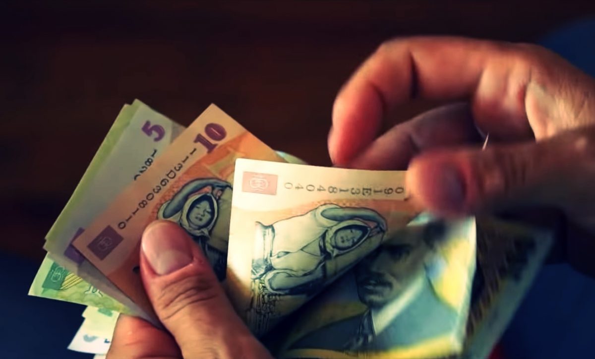 Salariul mediu a urcat. Petroliștii pierd bani