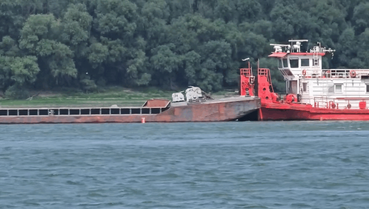 Dunărea, mai liberă la Cernavodă: Operațiunea de scufundare a barjelor, finalizată. Primele efecte curând