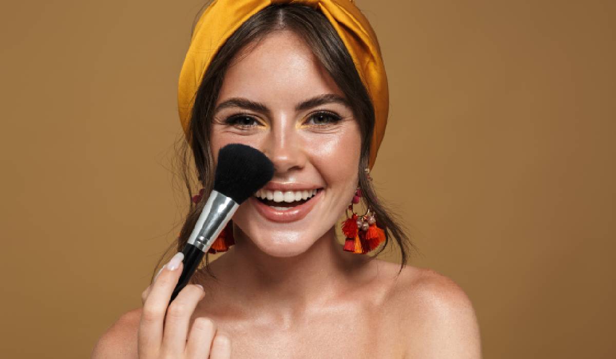 Blush lichid vs. Pudră: Alege textura ideală pentru look