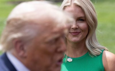 Trump, blocat: Karoline Leavitt, greu de înlocuit