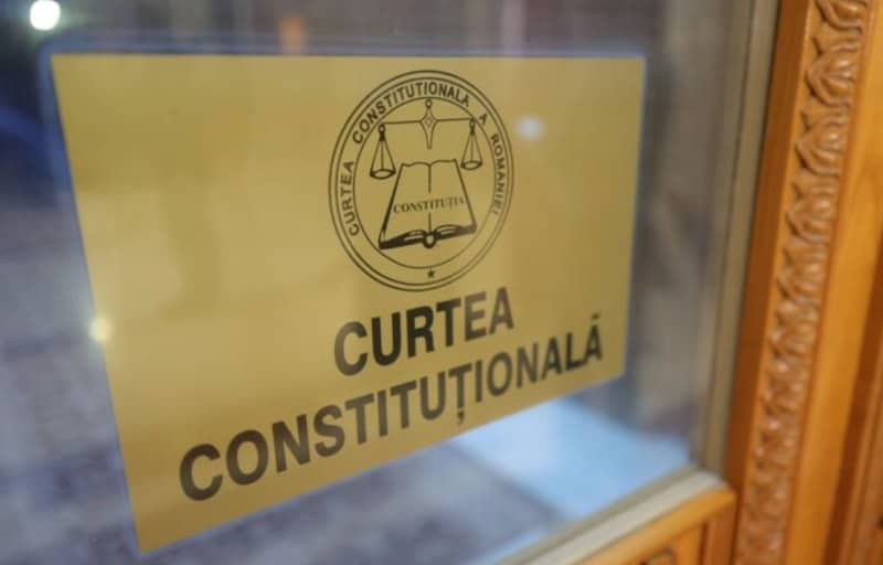 Președintele Dan atacă la CCR legea integrității, contestă averea soților