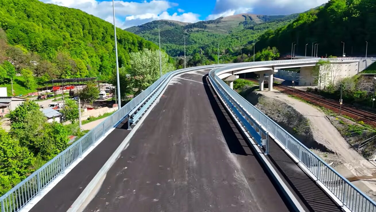 Comarnic: Asfaltul final pe centură, gata în august