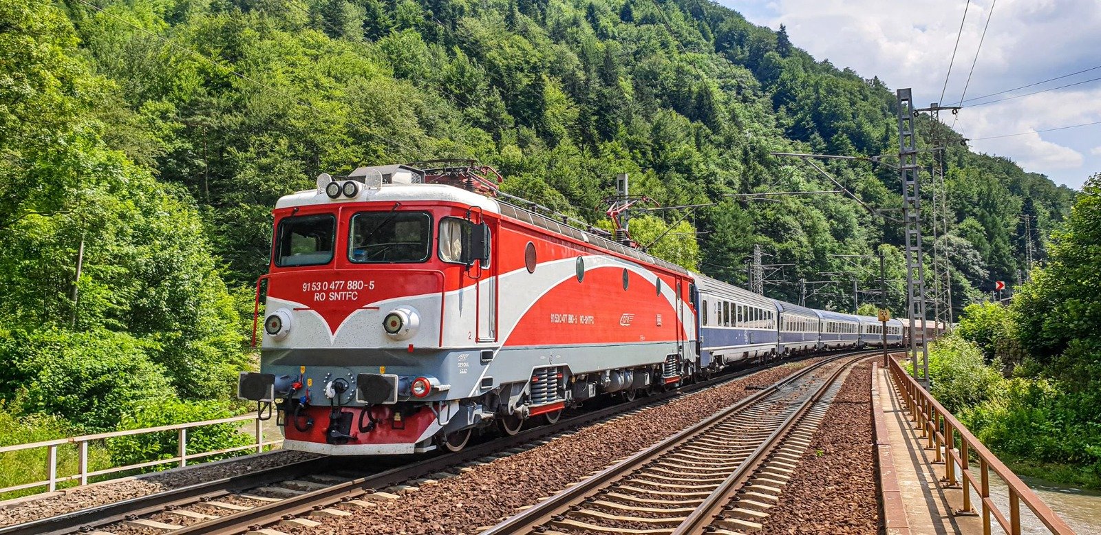 Trenuri diesel pe linia electrificată Cluj-Oradea: Risipă de bani PNRR