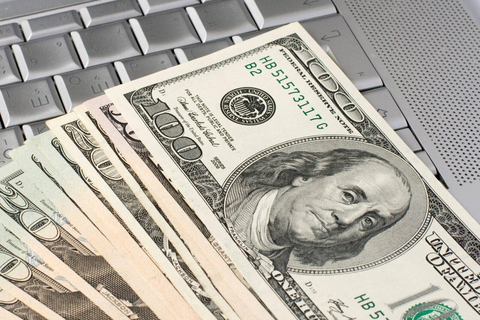 Accel, fond american pentru startup-uri AI din România, strânge 3,5 mld $