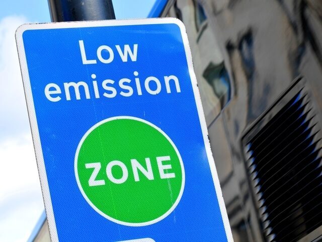 Mașini cu restricții: Primăriile au 12 luni să impună zone verzi