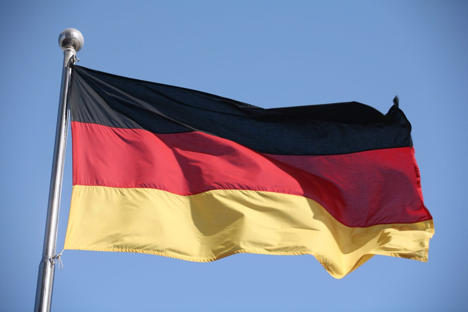 Germania lasă Rheinmetall, cumpără fregate Meko