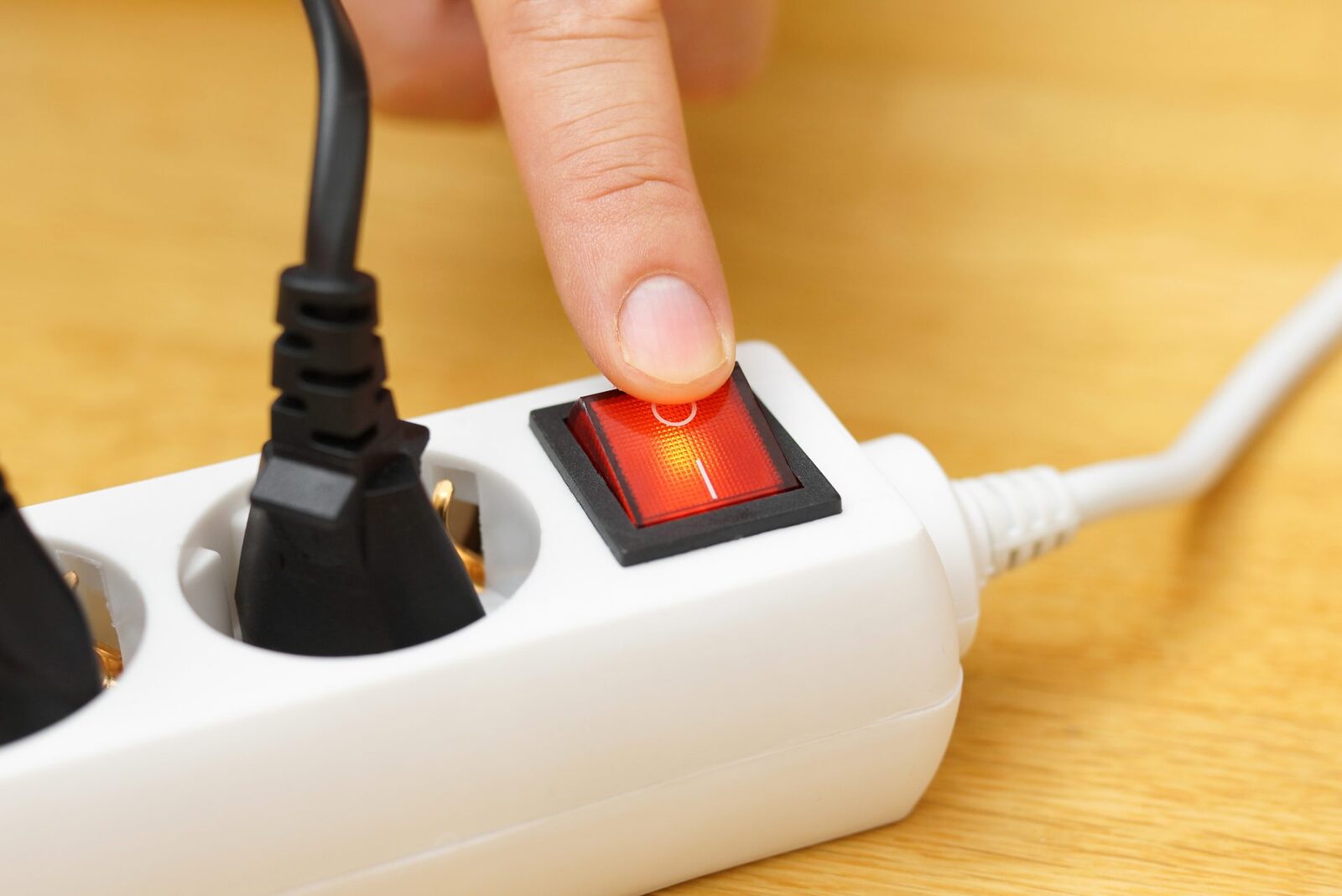 Ministerul Energiei: Mută consumul electric în afara orelor de vârf