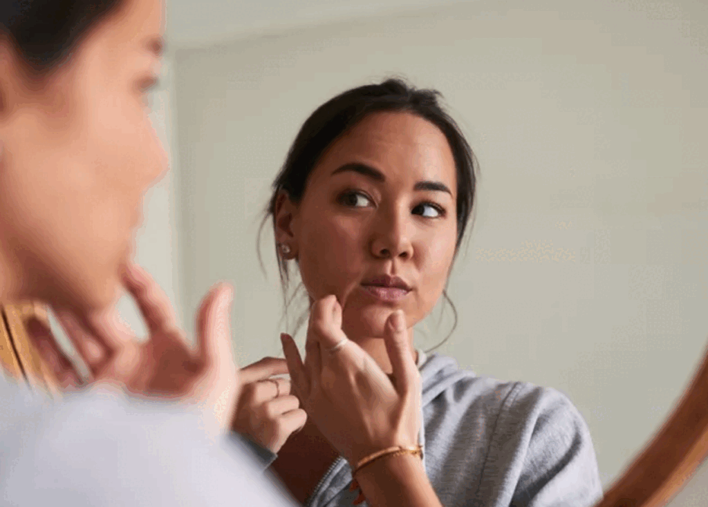 Tiroida te trădează: 7 semne din oglindă de care să te ferești