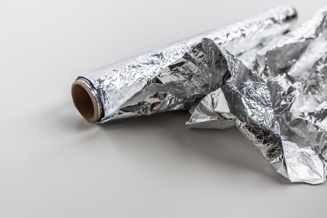 Cum să ții folia de aluminiu ca un profesionist, nu cum o strici