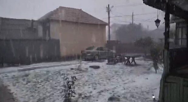Furtună devastatoare la Târgu Jiu: Curentul, tăiat, trenuri anulate