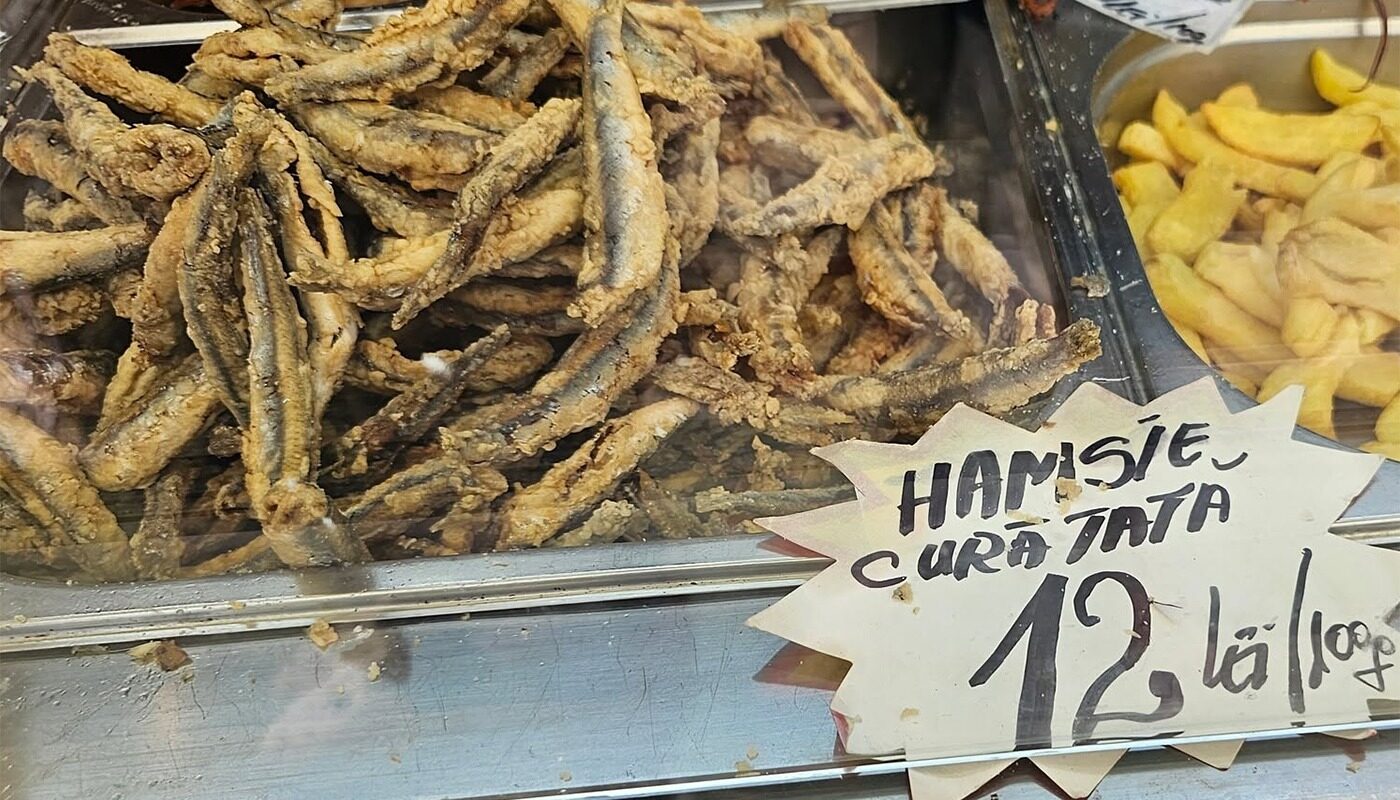 Hamsii la mare: Sănătoase sau o bombă calorică