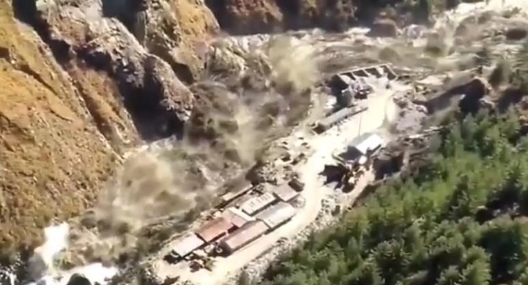 Nepal: Viitură devastatoare, opt morți, sute de turiști dispăruți