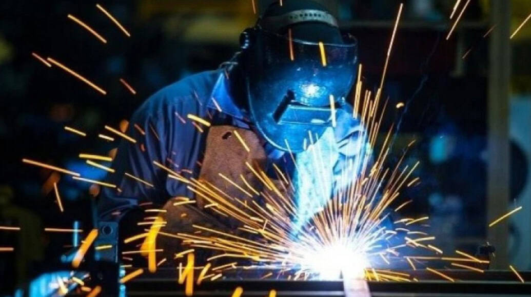 Industria, revenire fragilă în iunie, scădere continuă în S1
