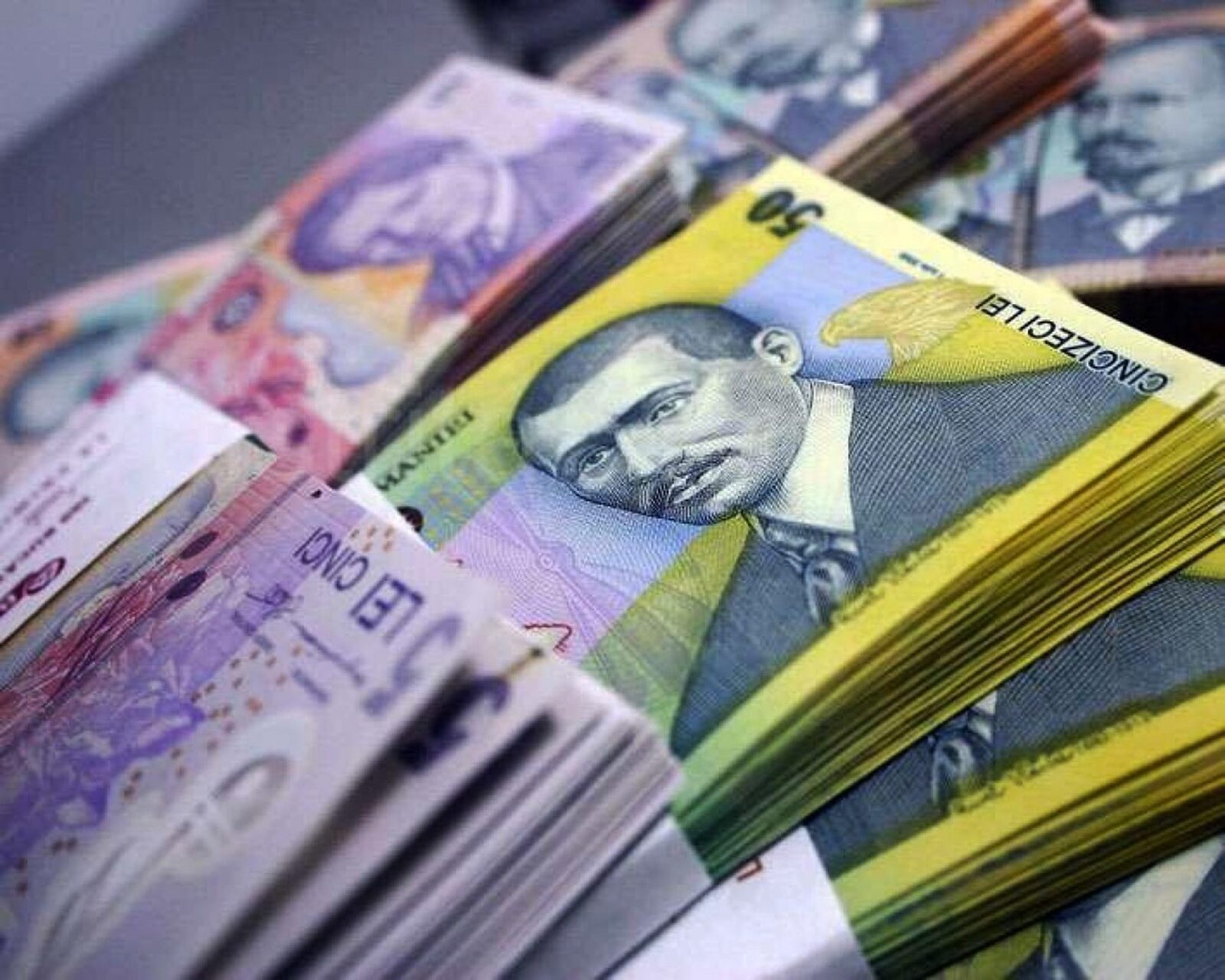 Creditare record pentru firme: Lei cu 25% mai mulți, euro crește