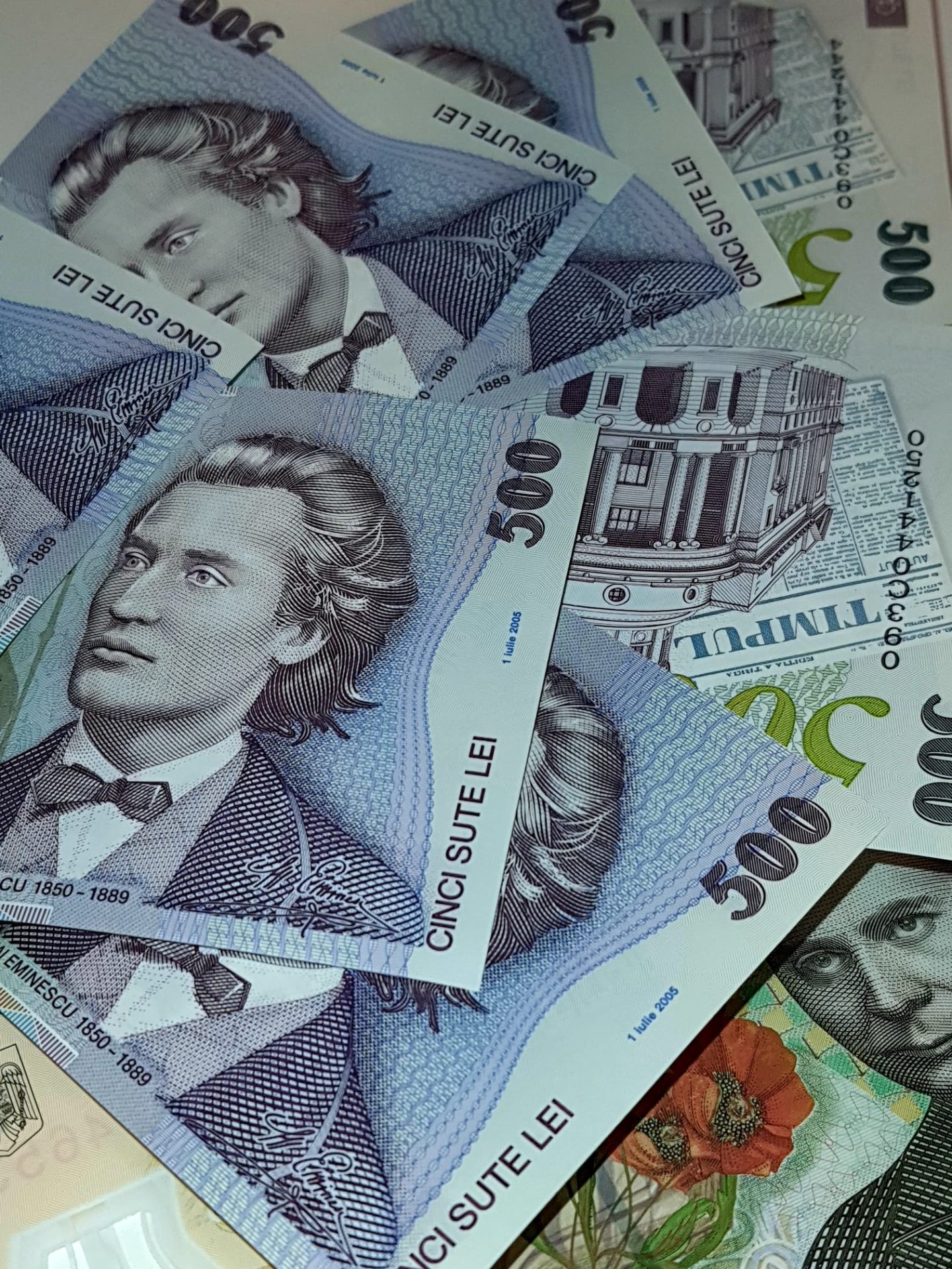 Salariul mediu net scade în termeni reali cu 6,3% în iunie 2026