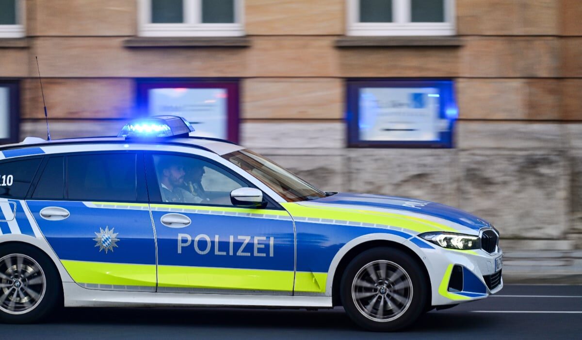 Român, scos din microbuz de poliția germană. Pasagerul a preluat volanul