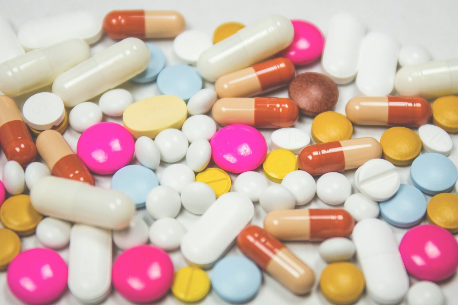 Medicul românilor, pe ducă din farmacii. Producătorul, explicații