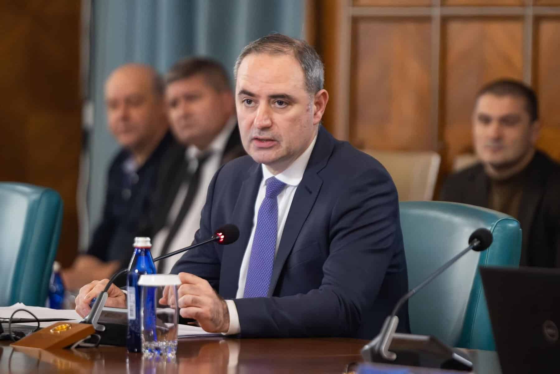 România: Economia dă semne de revenire, PIB scade lent