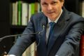 Președintele contestă la CCR legea decarbonizării energetice