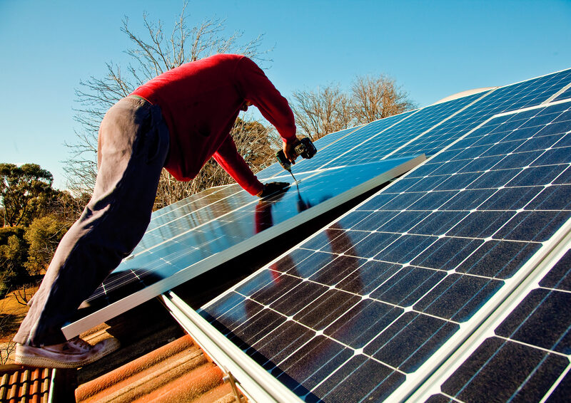 Prosumatori români: Câți au curajul energiei solare
