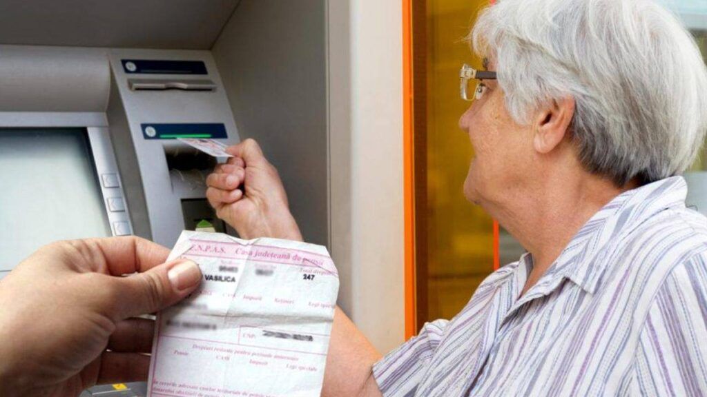 Pensionarii primesc banii mai devreme în septembrie