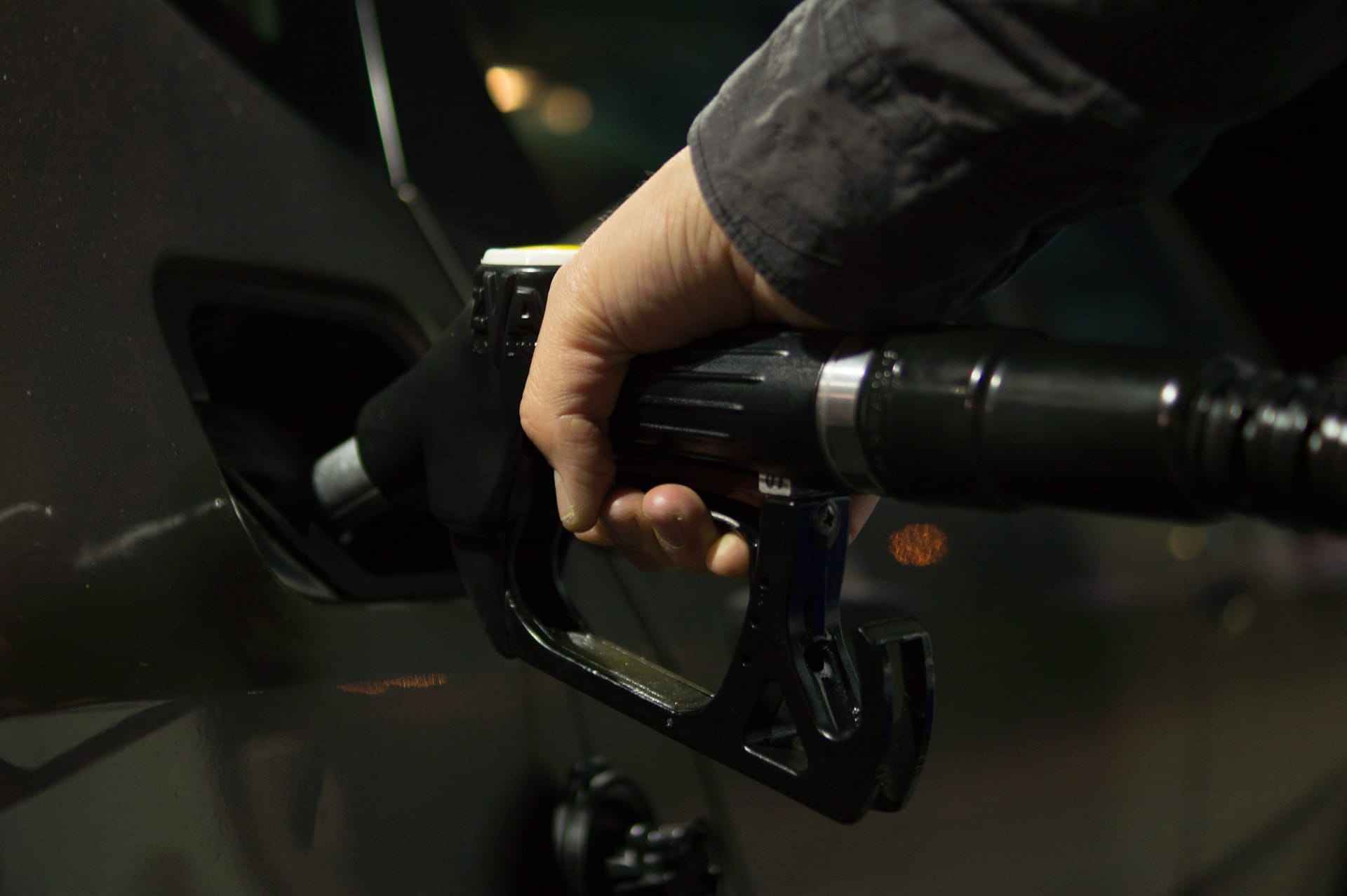 Consiliul Concurenței: Piața carburanților a respectat plafonarea adaosului