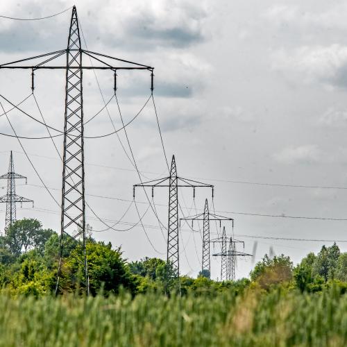 AEI: Criza energetică, fabricată? Prețuri azi mici, contracte mari mâine