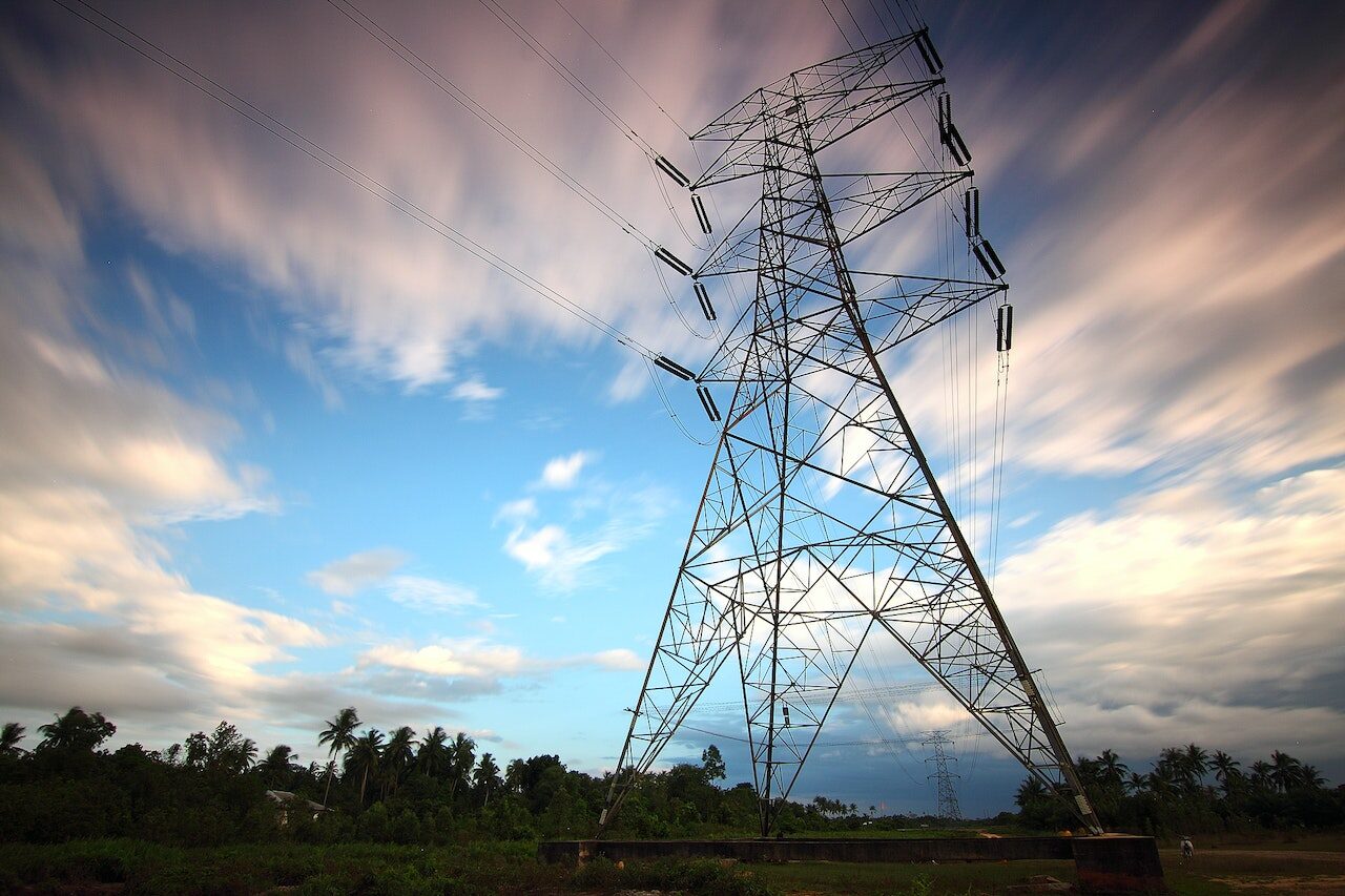Bolojan: Seara, consumul de energie a scăzut cu 300 MW