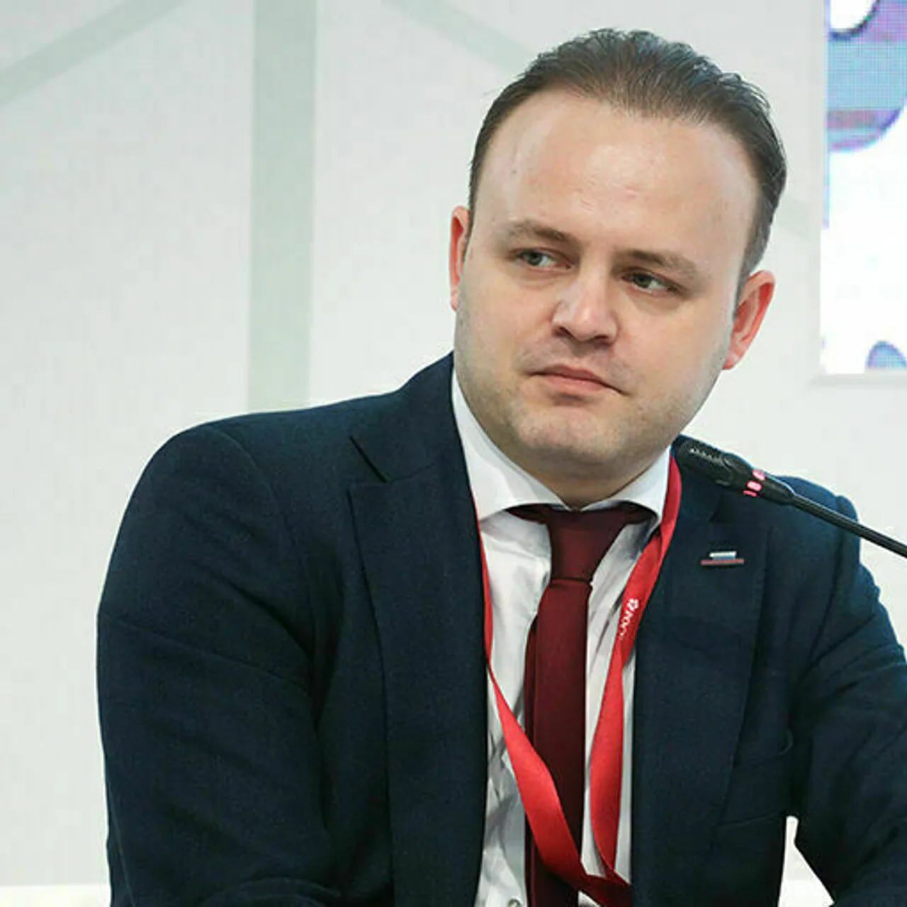 Deputat râde: Credit ipotecar, o glumă pentru români