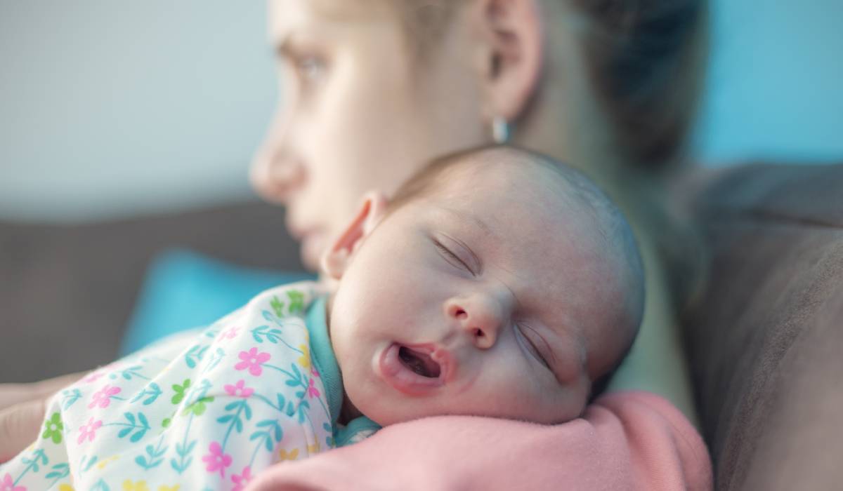 Proaspetele mame ignoră 5 semne de alarmă post-naștere. Medic: Nu suportați