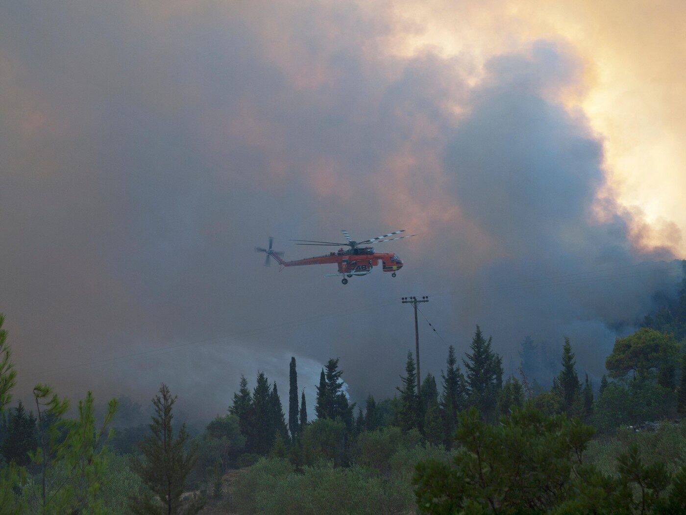 Incendii Grecia: Românii evacuați de urgență din Halkidiki și Thassos