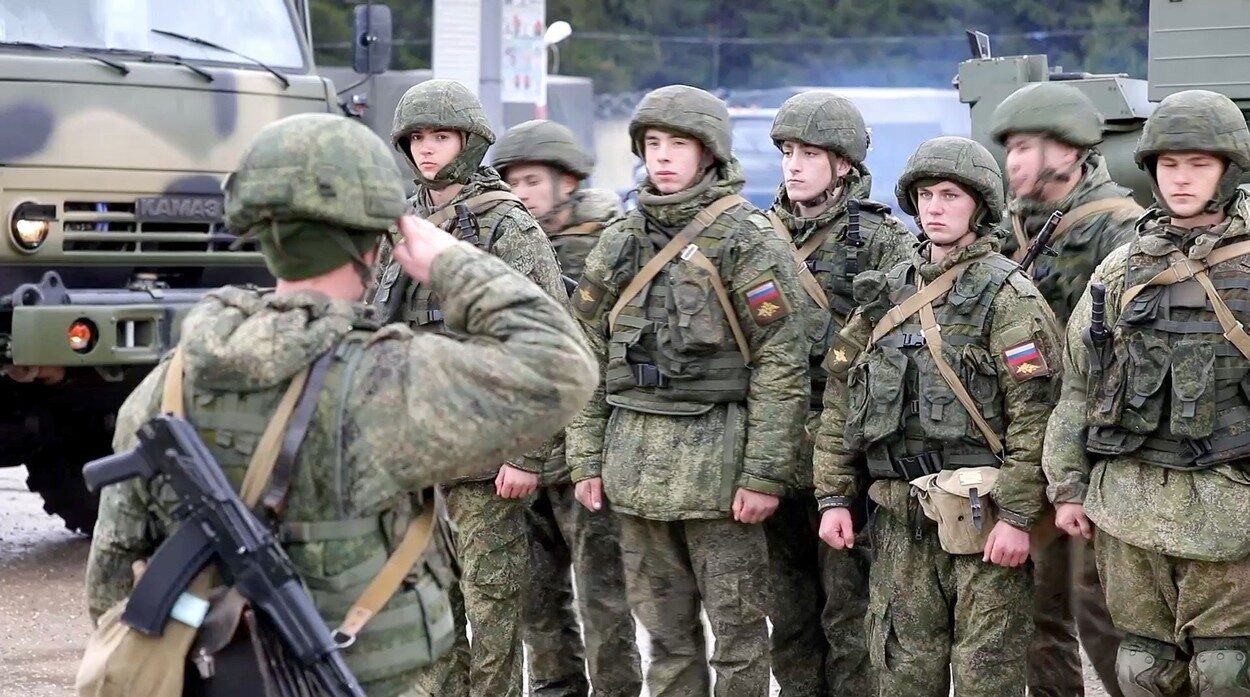 Rusia-i scapă oamenii: Recrutori iau bărbați de pe stradă