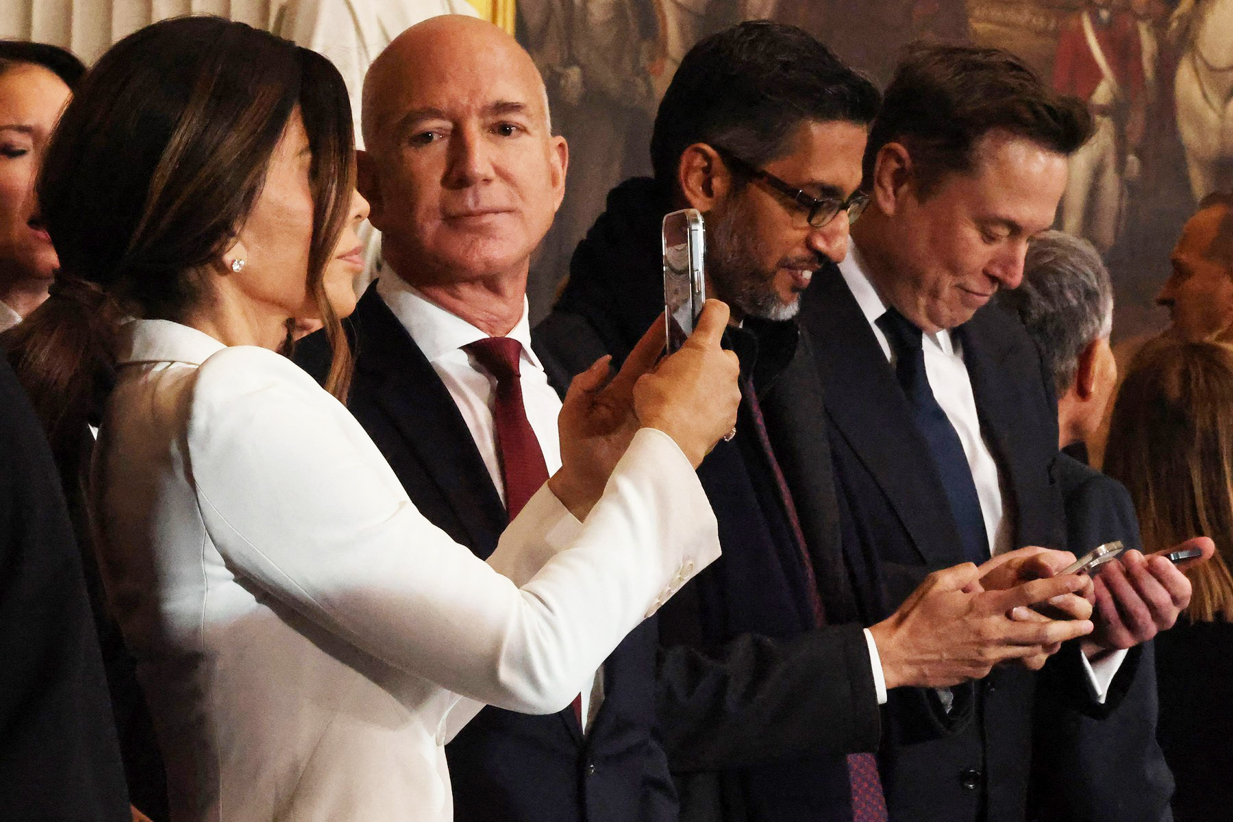 Bezos și Musk, acuzați: Centrele de date spațiale, catastrofale pentru Pământ