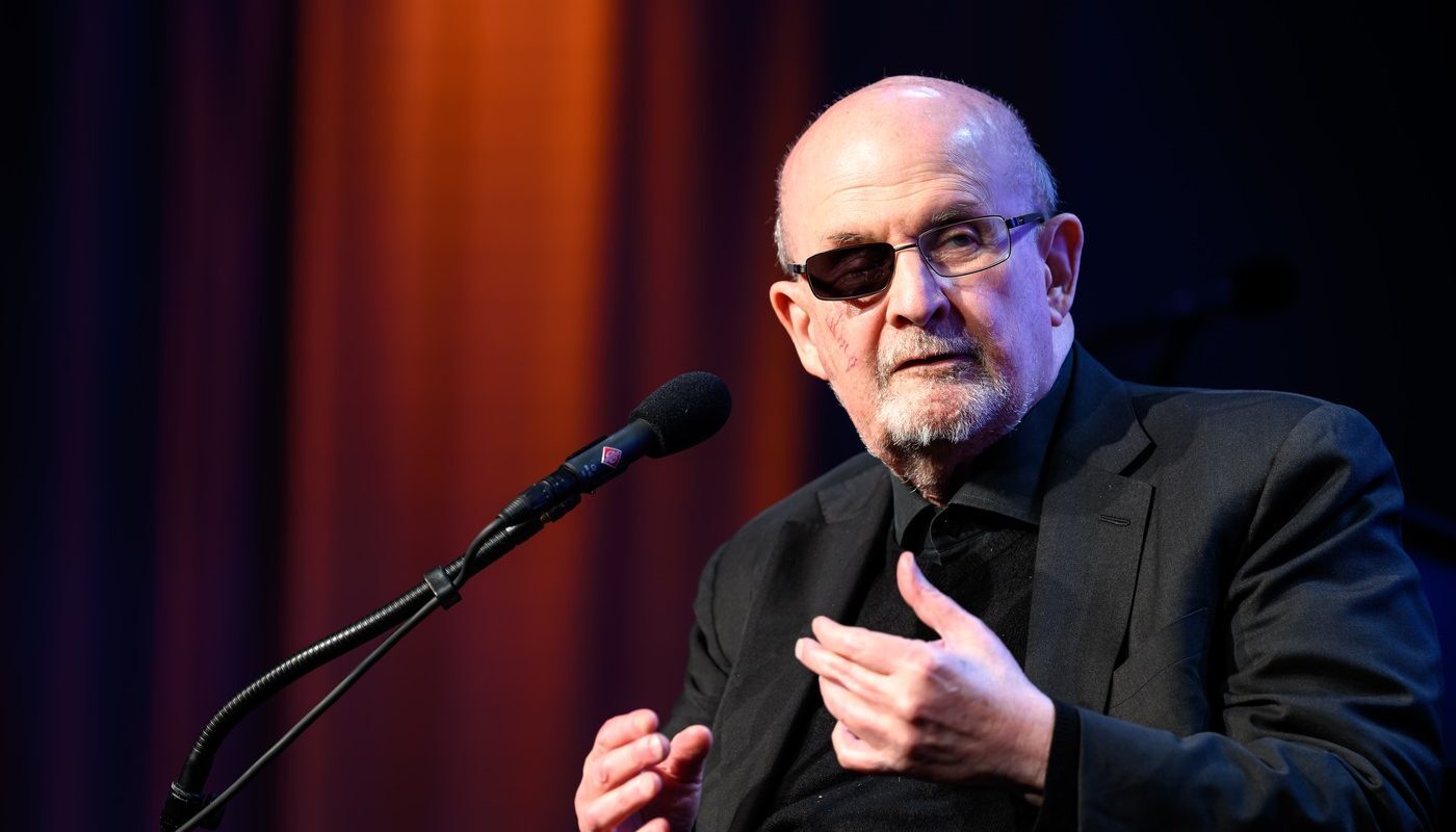 Rushdie: AI nu poate face un lucru. Zero