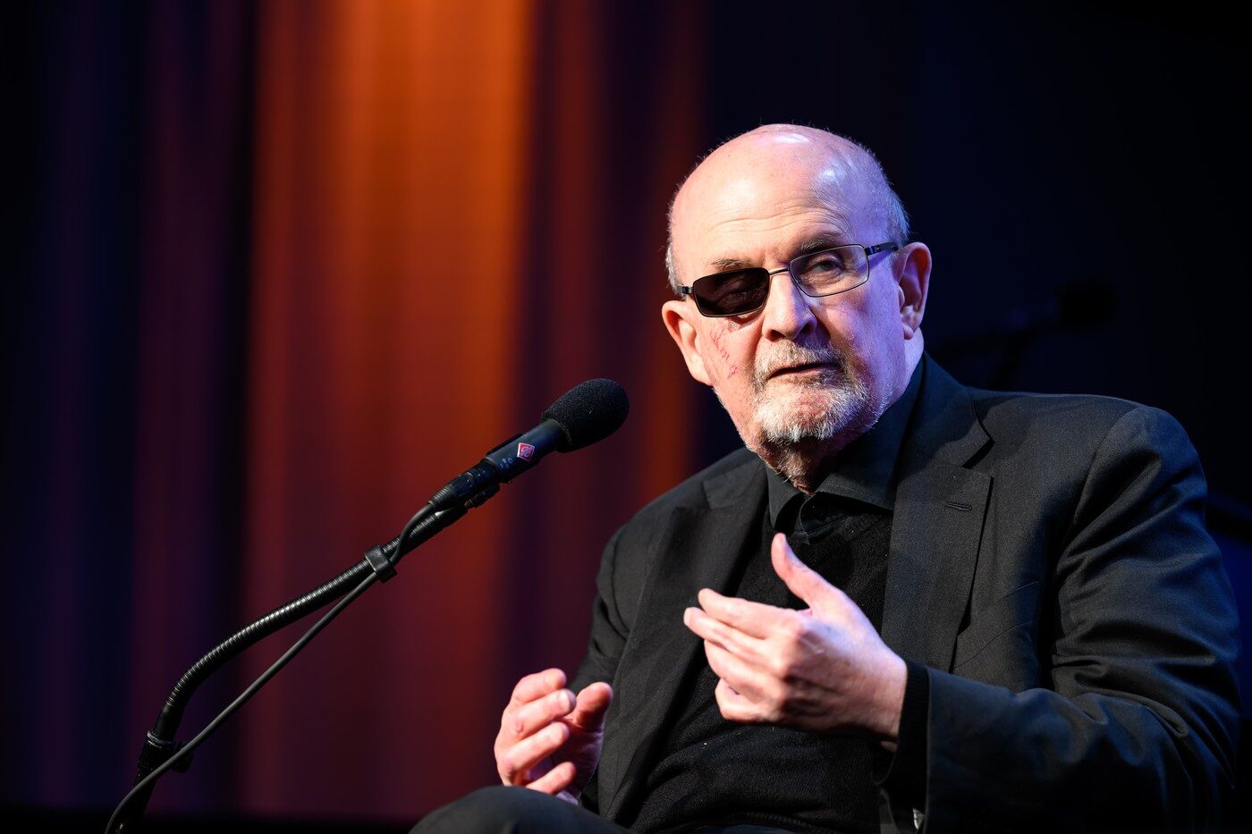 Rushdie: AI nu poate face un lucru. Zero