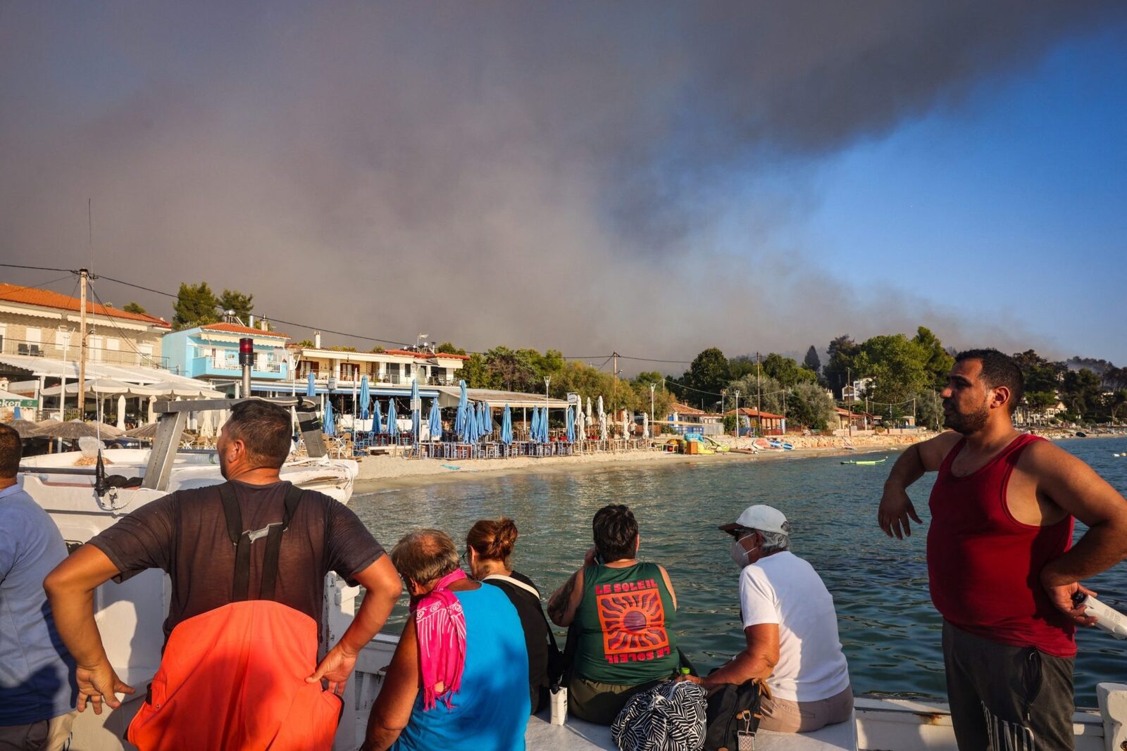 Români evacuați din Halkidiki: Cazare temporară și ajutorul Atenei