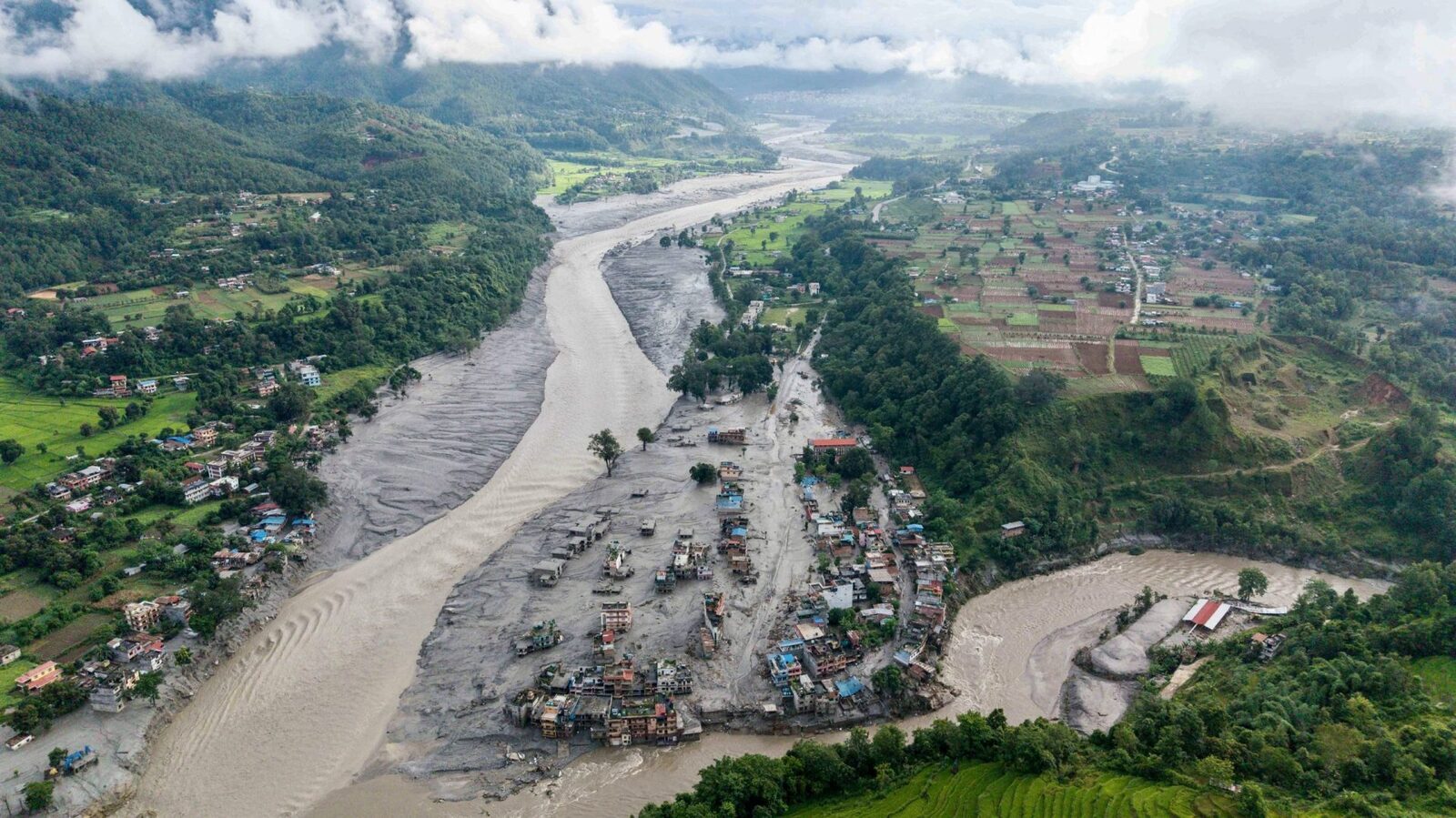 Dezastrul din Nepal: Ghețarul prăbușit a lăsat 165 de morți, 1500 dispăruți