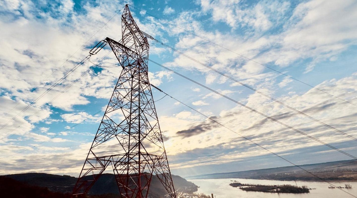 Guvernul deschide ușa la 372 de posturi la companiile energetice