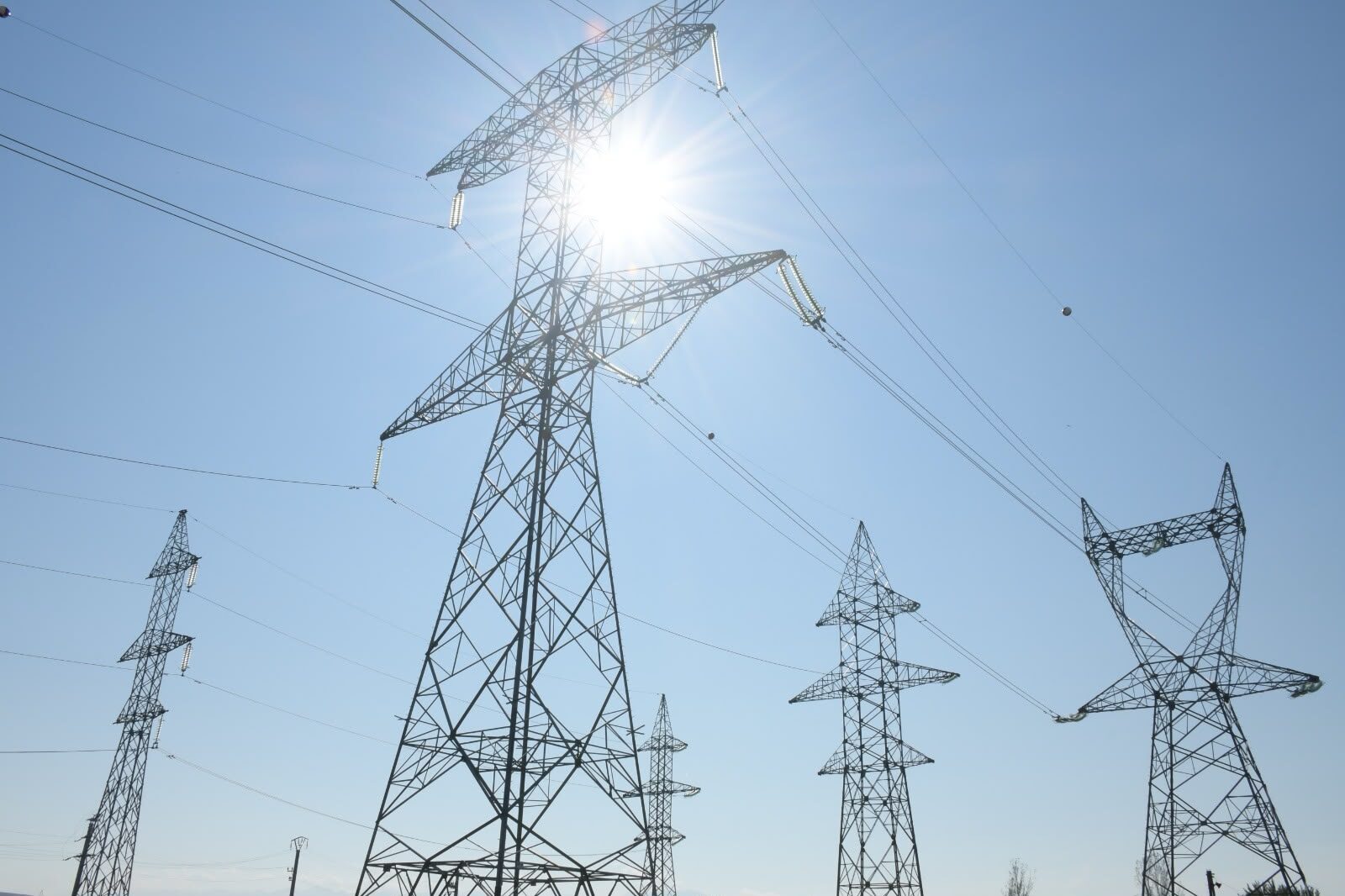 Criza energetică: Prețul electricității, zero sau negativ mâine în România