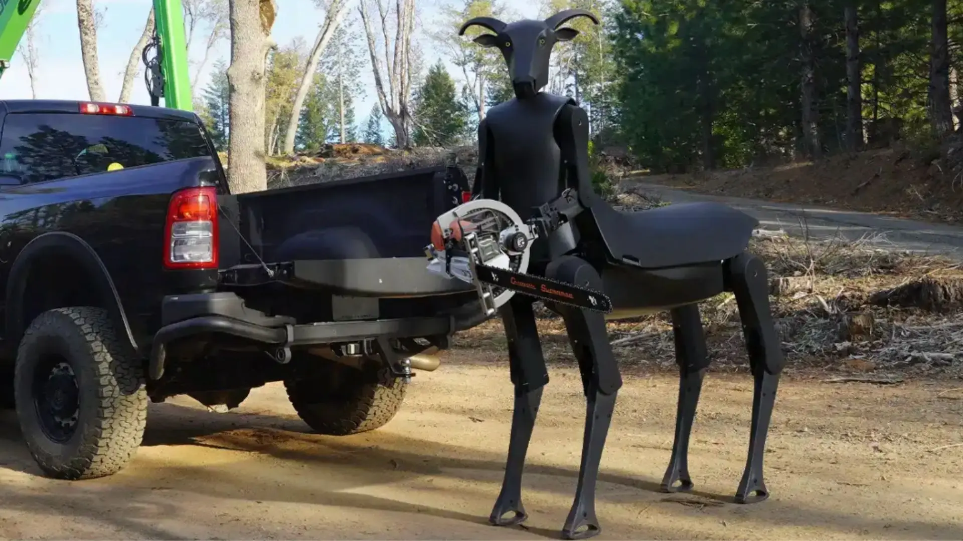 Robot-centaur cu drujbă salvează vieți, a cucerit netul