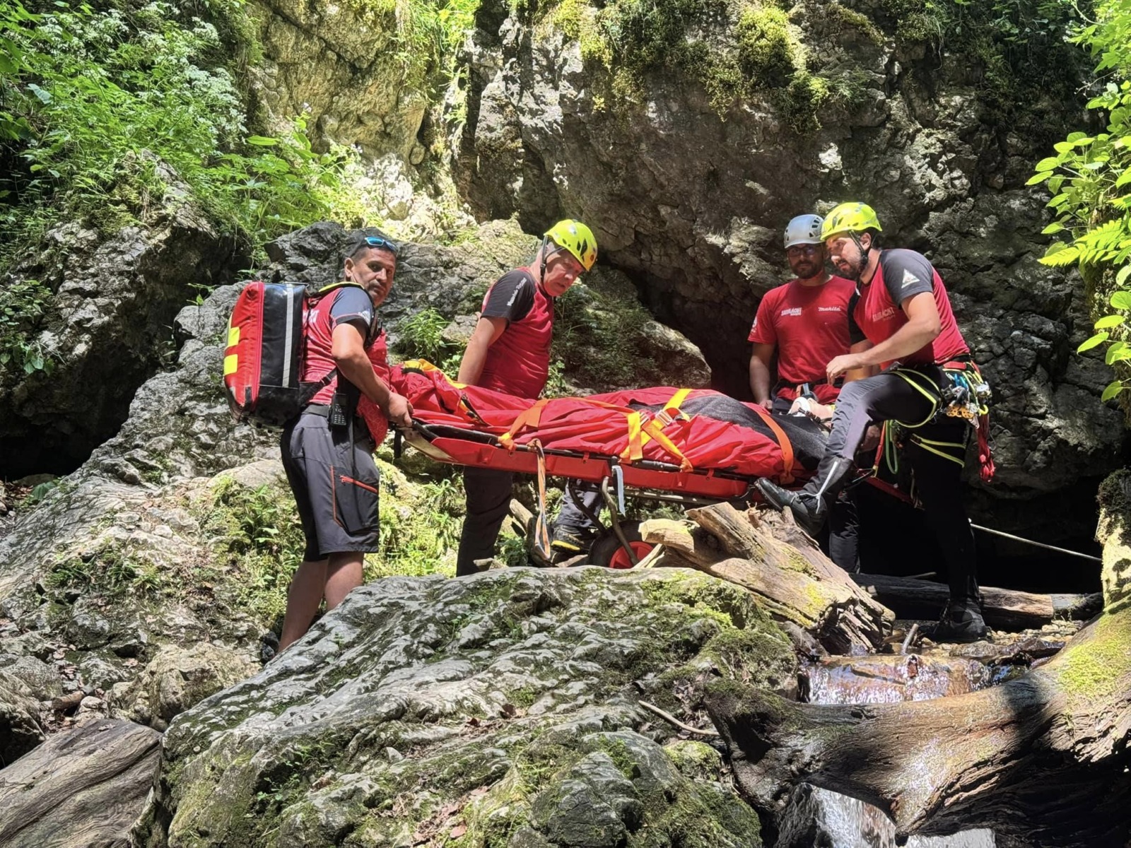 Făgăraș: Adolescent inconștient salvat de alpiniști