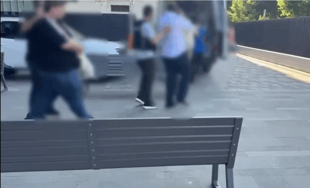 Trei șantajiști „acoperiți” la judecată pentru tâlhărie calificată