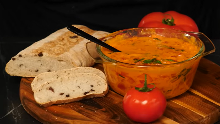 Salsa Tutu: Sos proaspăt de roșii, usturoi și busuioc