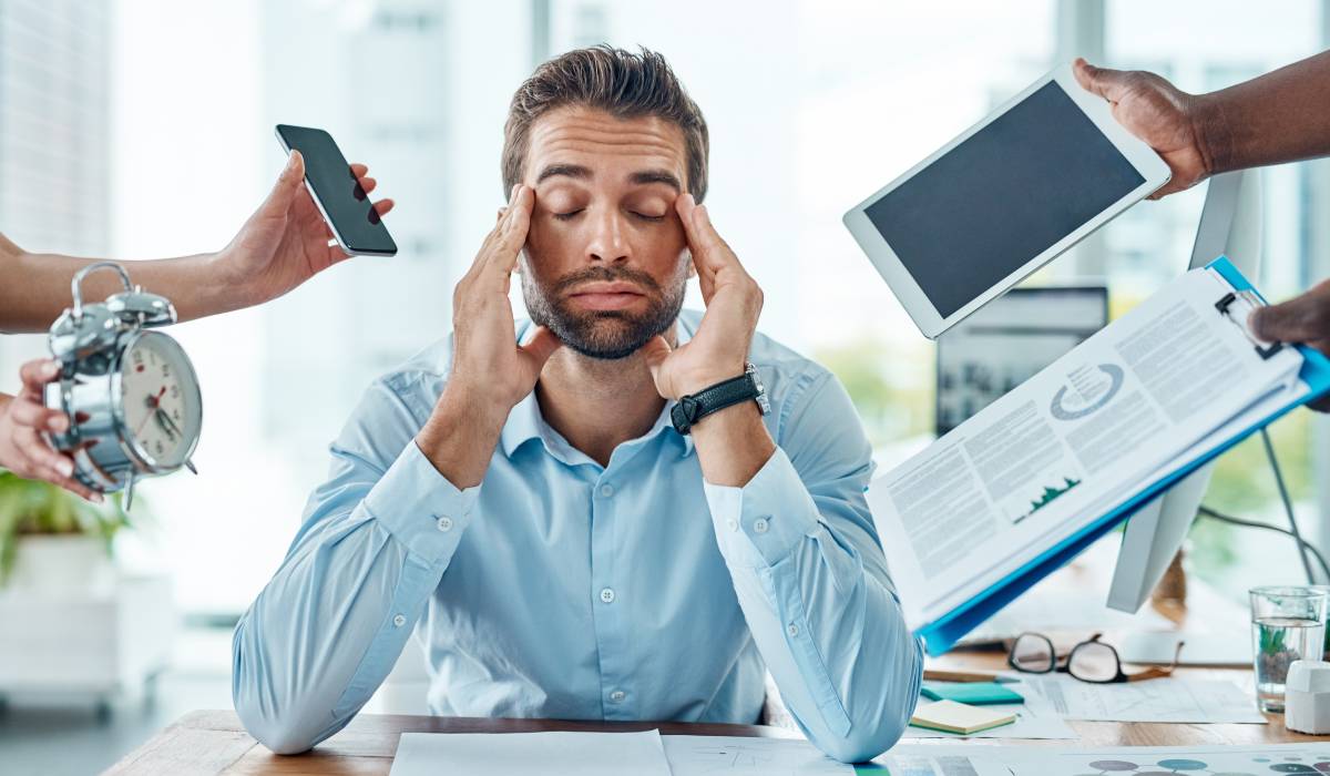 Stresul profesional: E-mailul, un pericol de moarte pentru corp