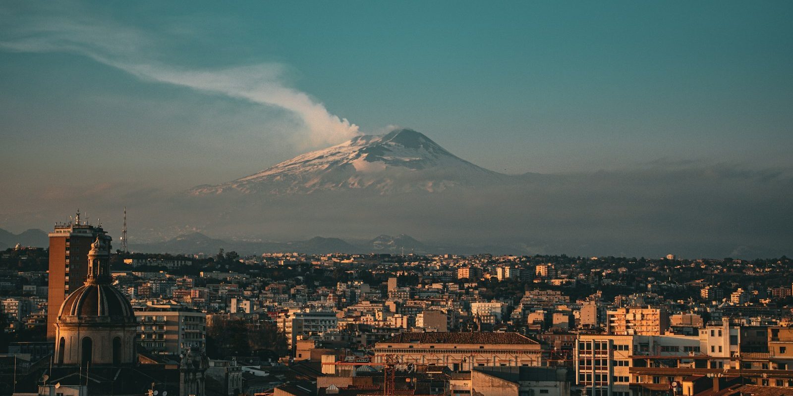 Etna erupt: Restricții la aeroportul din Catania