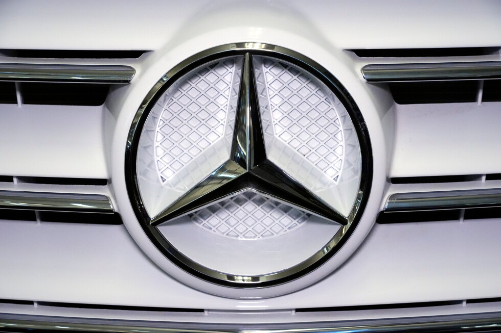 Mercedes AMG, acuze șoc: Logo-uri periculoase la atingere