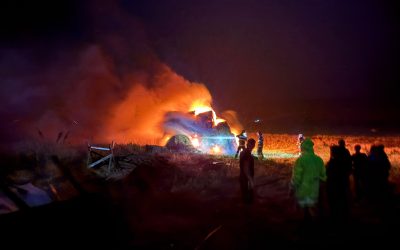 Fulgerul a mistuit o casă: Pompierii au luptat ore întregi